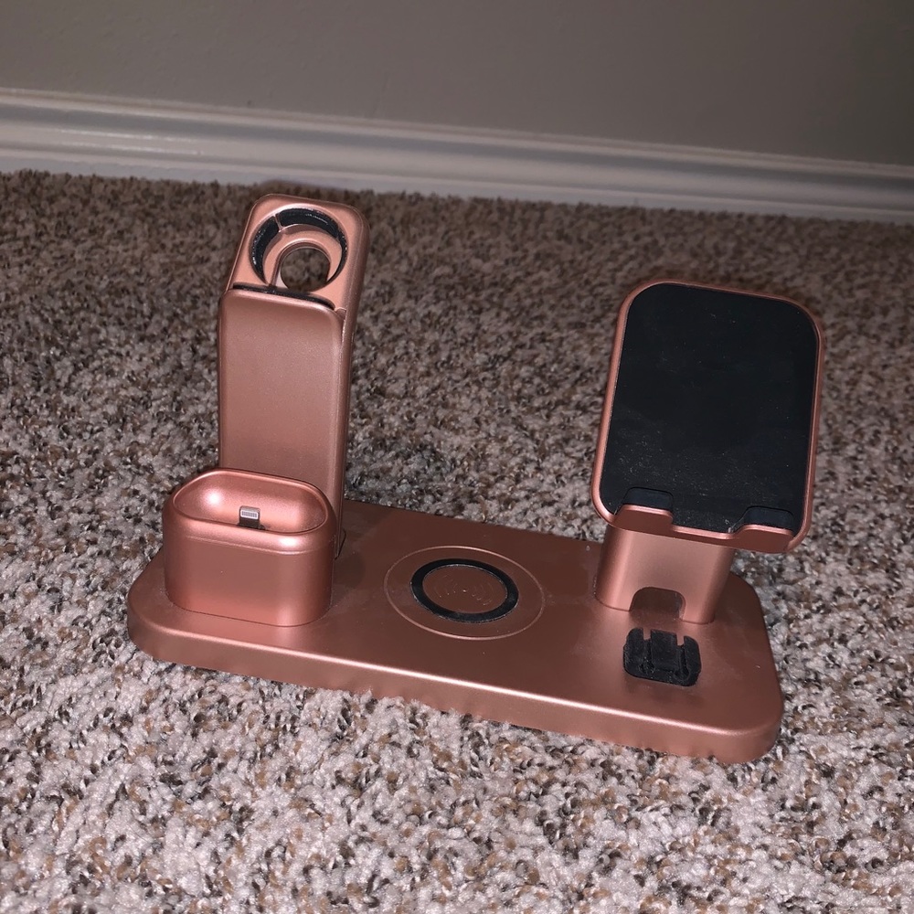 Elegant Rose Gold Device Charging Station - Picture 2 of 3